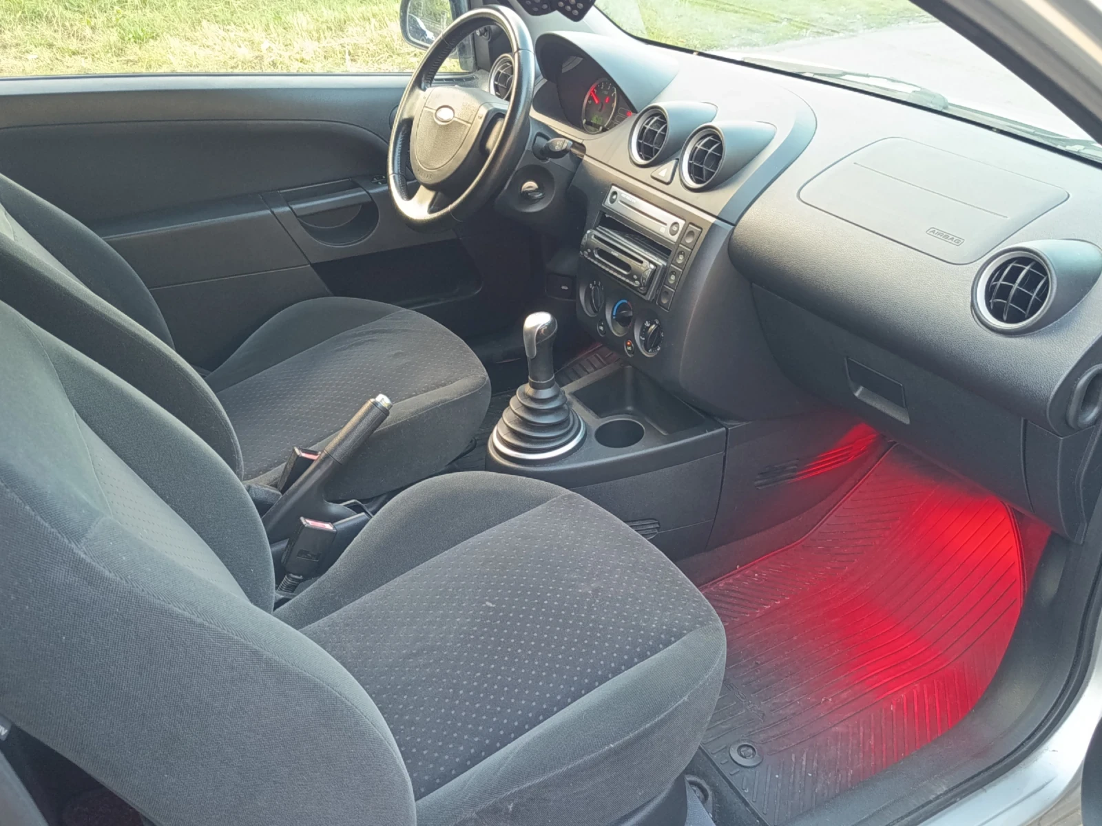 Ford Fiesta 1.6TDCI КЛИМАТИК, снимка 11 - Автомобили и джипове - 54716526