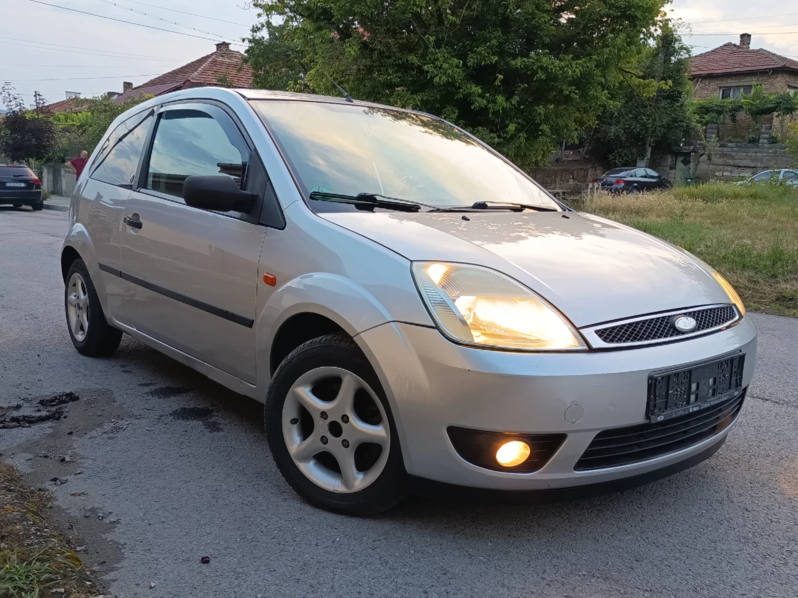 Ford Fiesta 1.6TDCI КЛИМАТИК, снимка 3 - Автомобили и джипове - 54716526
