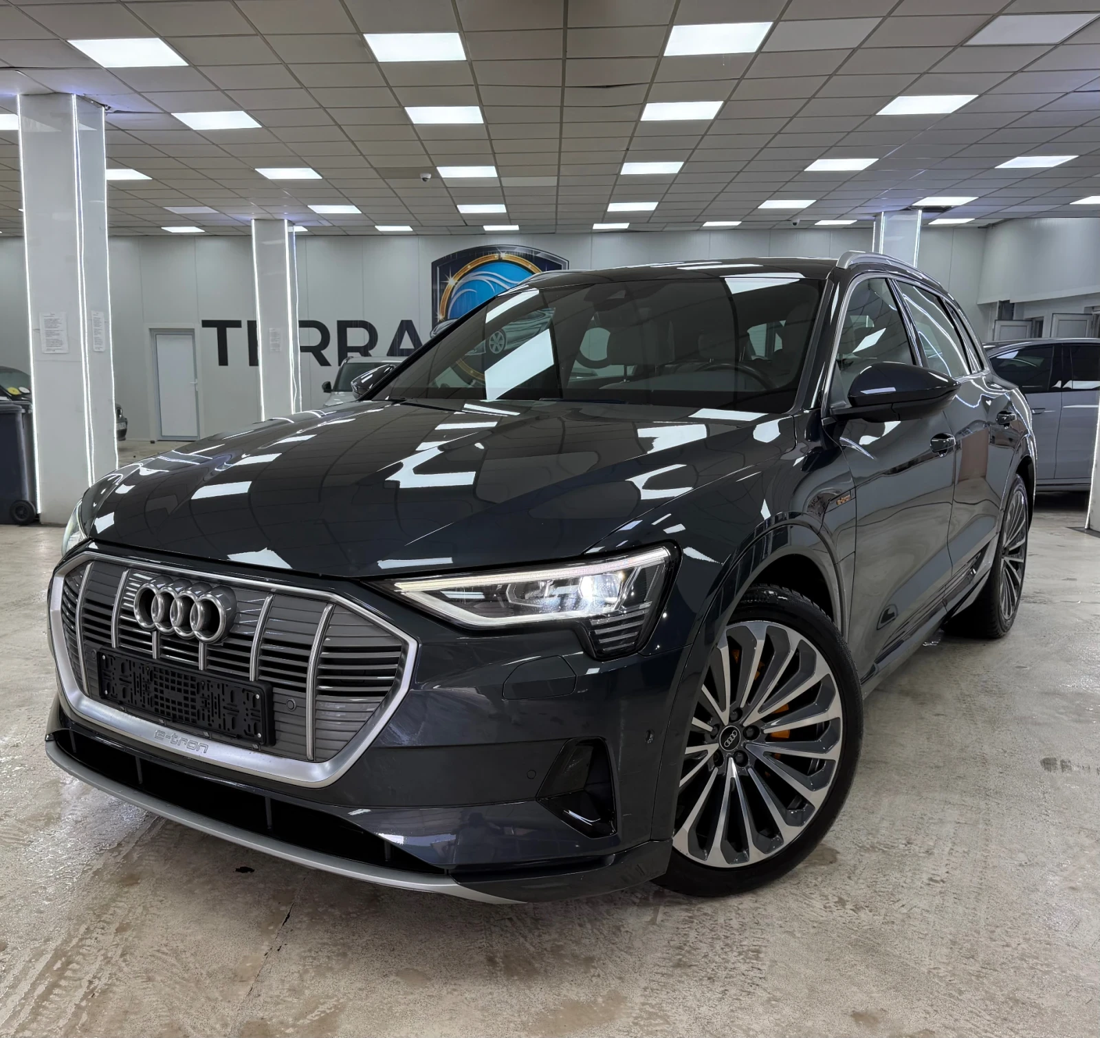 Audi E-Tron 50 quattro | 313 к.с. | 10.2021 г. | 130 000 км