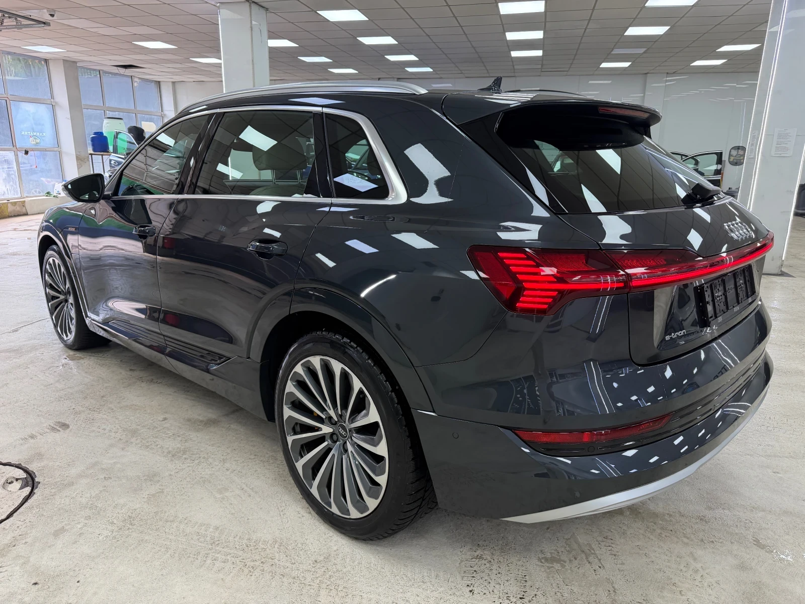 Audi E-Tron 50 quattro | 313 к.с. | 10.2021 г. | 130 000 км, снимка 5 - Автомобили и джипове - 56138325