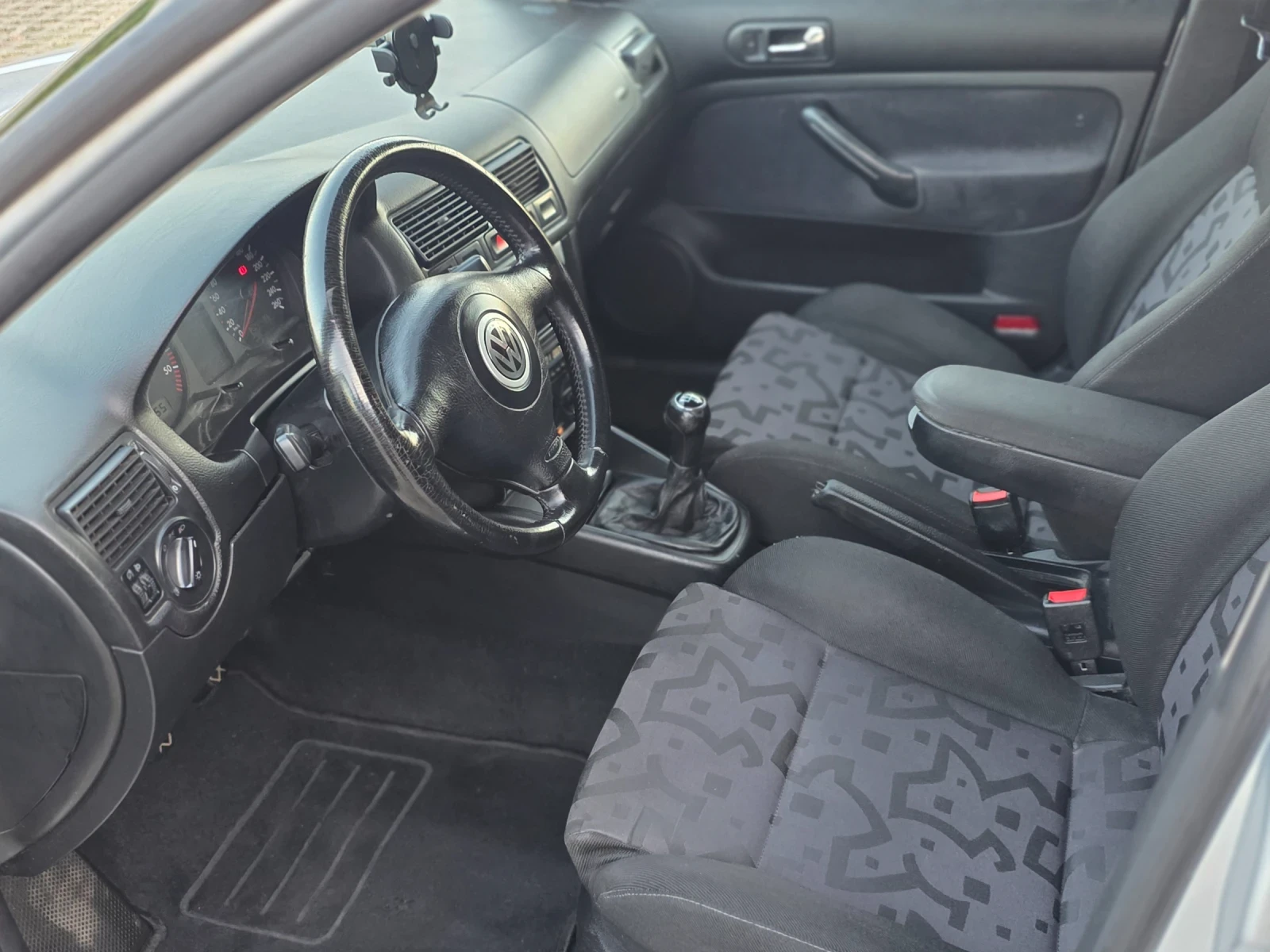 VW Golf 1.9 TDI 101 коня , снимка 17 - Автомобили и джипове - 55605468
