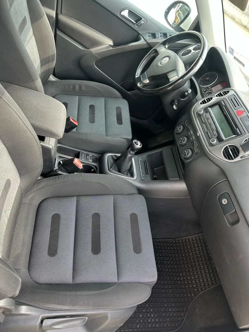 VW Tiguan 4X4, снимка 7 - Автомобили и джипове - 49790096