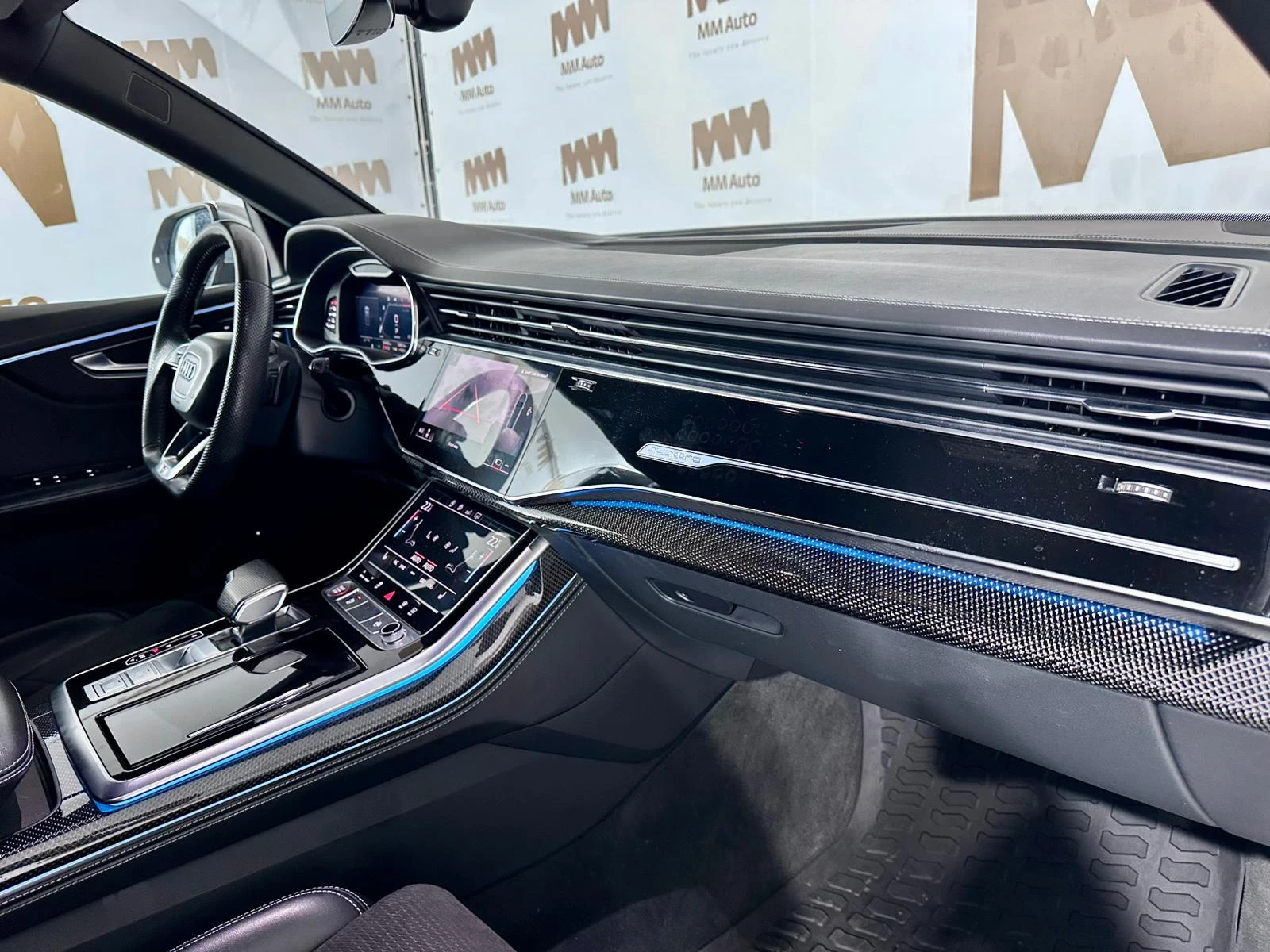 Audi SQ8 TDi* Quattro* Carbon* 360* Bang&Olufsen, снимка 11 - Автомобили и джипове - 53782683