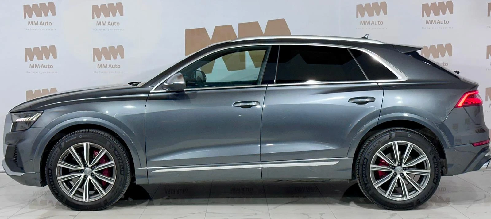 Audi SQ8 TDi* Quattro* Carbon* 360* Bang&Olufsen, снимка 2 - Автомобили и джипове - 53782683