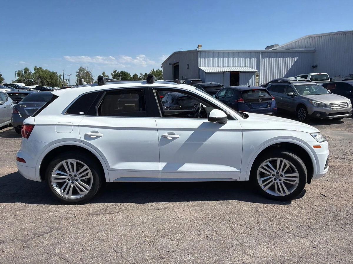 Audi Q5 Premium Plus, снимка 5 - Автомобили и джипове - 55390382