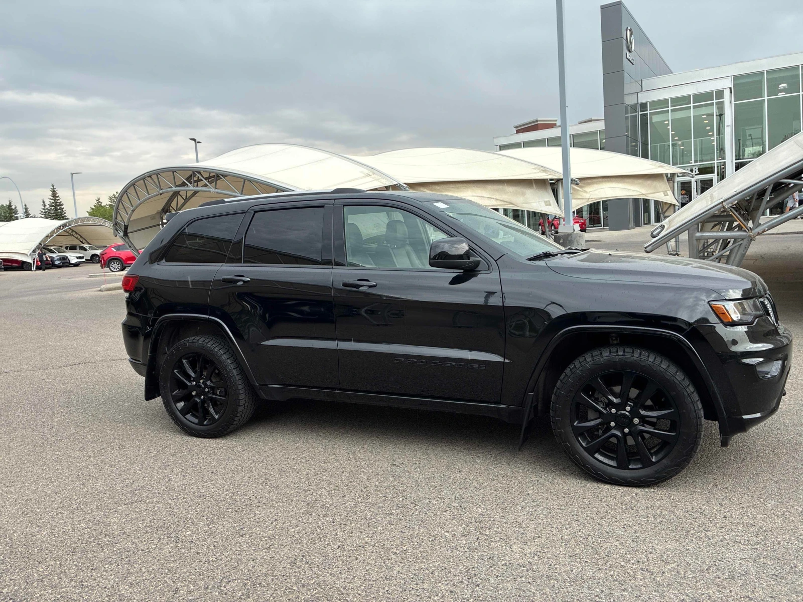 Jeep Grand cherokee Altitude* CARFAX* АВТОКРЕДИТ БЕЗ ПЪРВОНАЧАЛНА ВНОС, снимка 3 - Автомобили и джипове - 55949631
