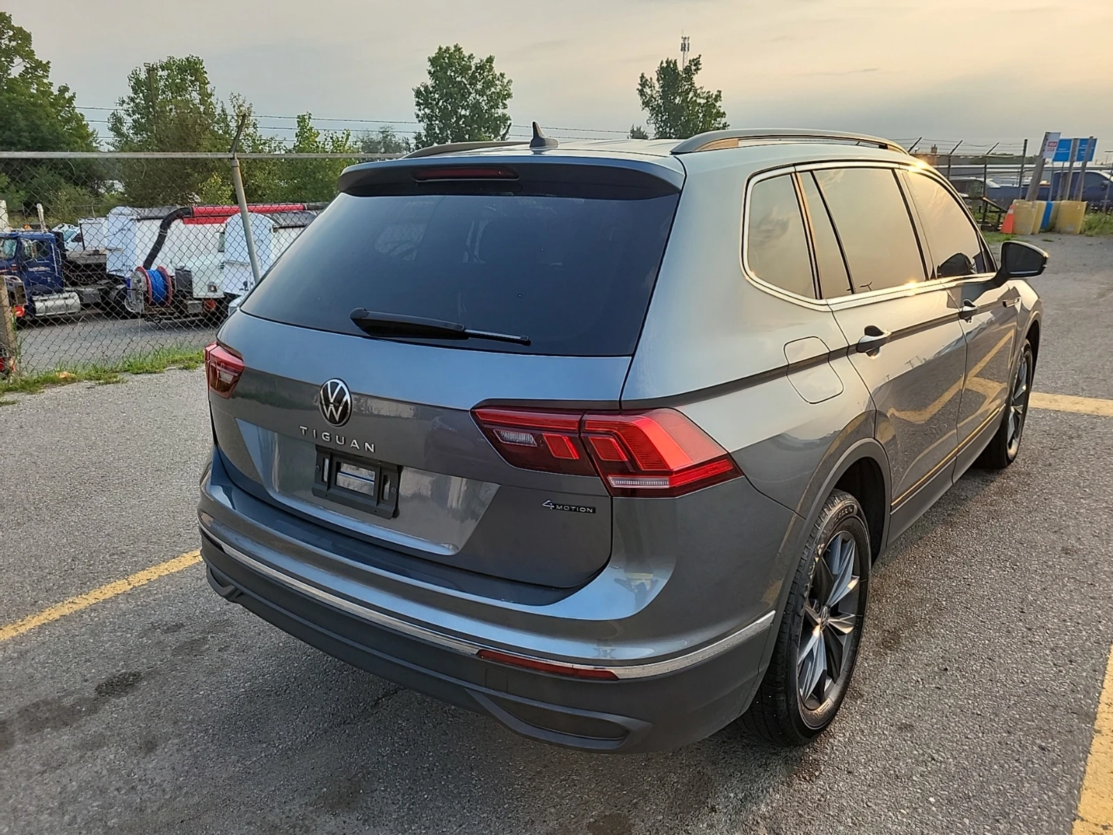 VW Tiguan 4motion Comfortline, АВТОКРЕДИТ, снимка 2 - Автомобили и джипове - 55993271