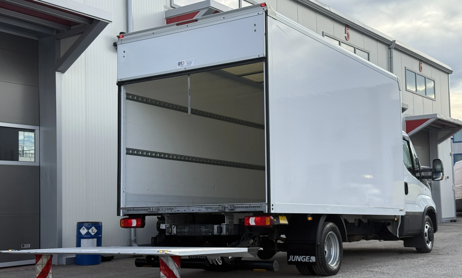 Iveco Daily Първоначална вноска за Лизинг 35C16 Гаранция 2г. - изображение 5