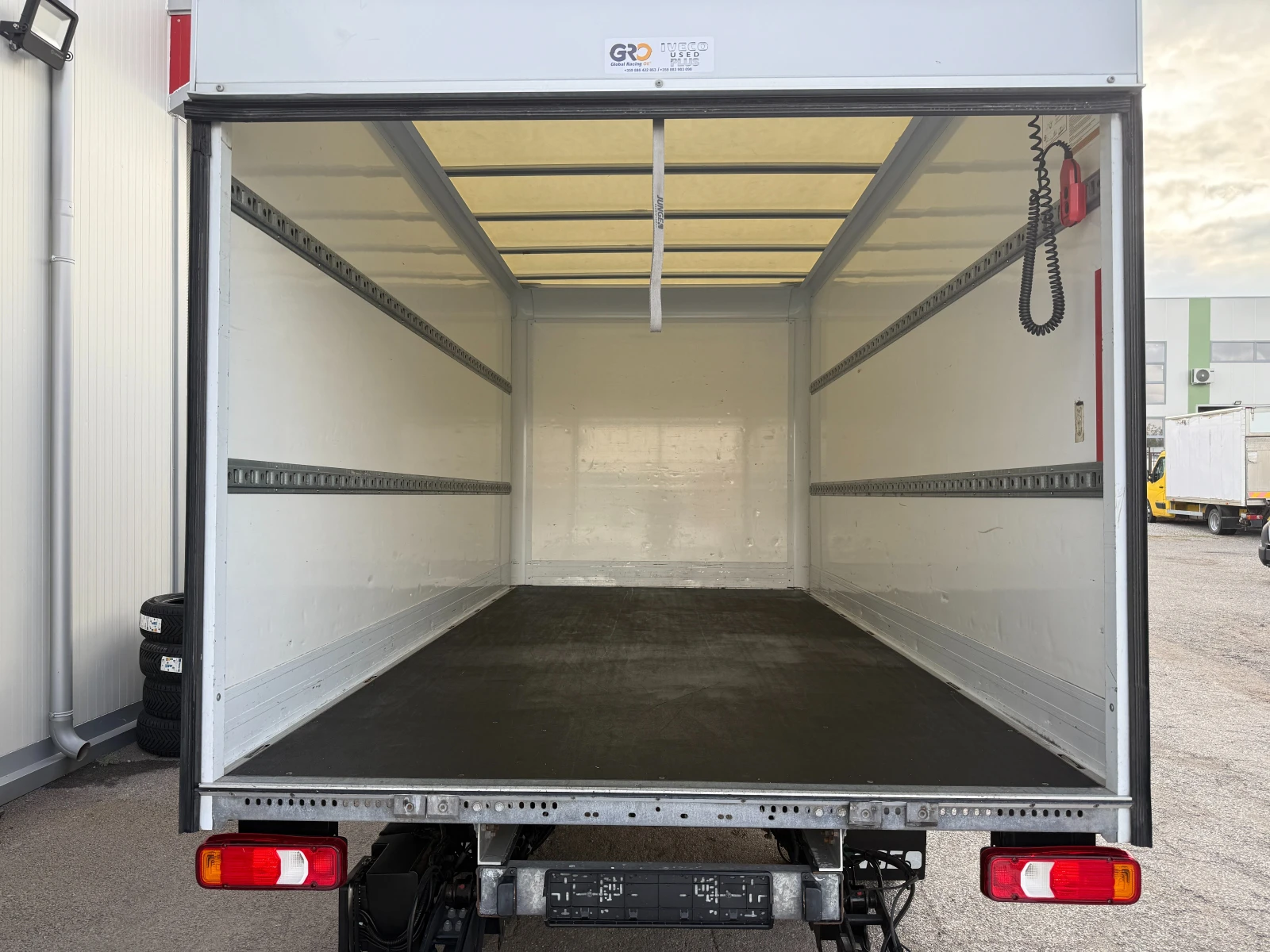 Iveco Daily Първоначална вноска за Лизинг 35C16 Гаранция 2г. - изображение 4