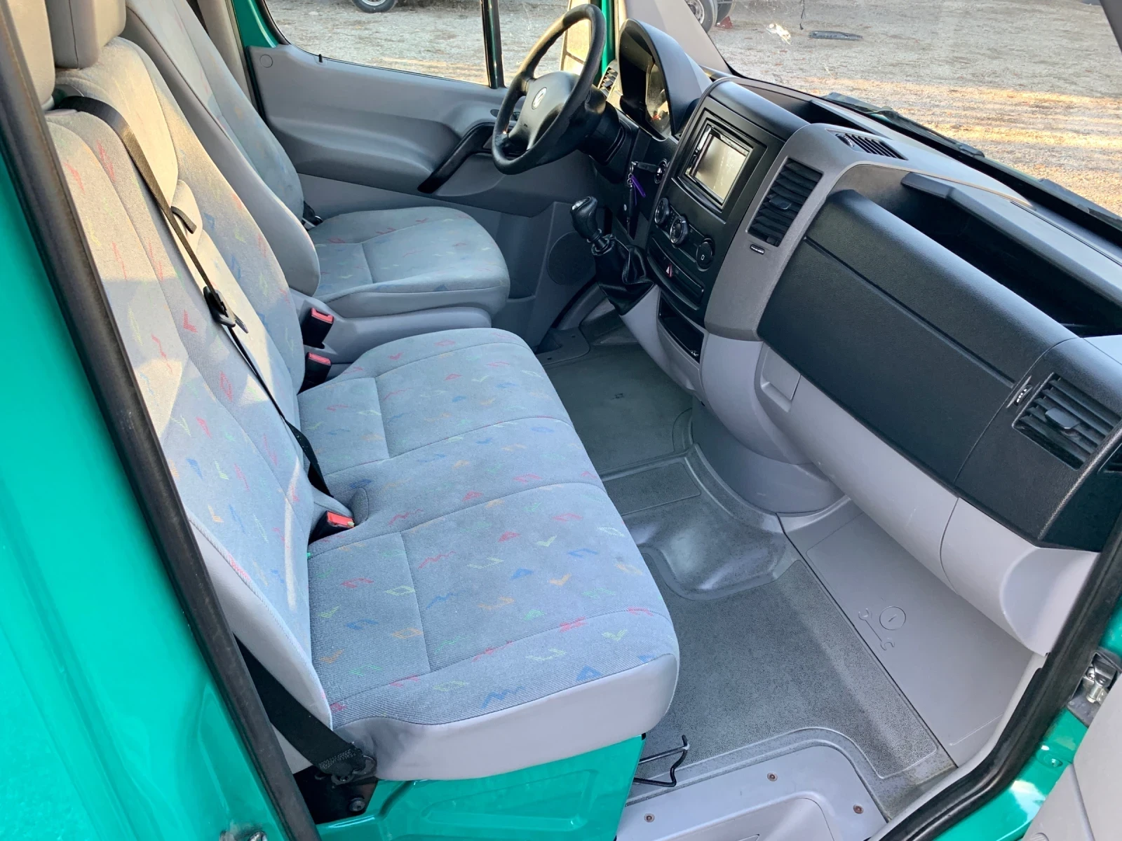 VW Crafter ЩОРА* КЛИМАТИК* НАВИГАЦИЯ* СЕРВИЗНИ ДОКУМЕНТИ, снимка 14 - Бусове и автобуси - 55769348