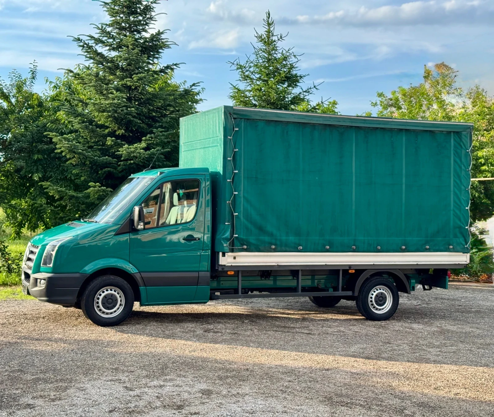 VW Crafter ЩОРА* КЛИМАТИК* НАВИГАЦИЯ* СЕРВИЗНИ ДОКУМЕНТИ, снимка 4 - Бусове и автобуси - 55769348