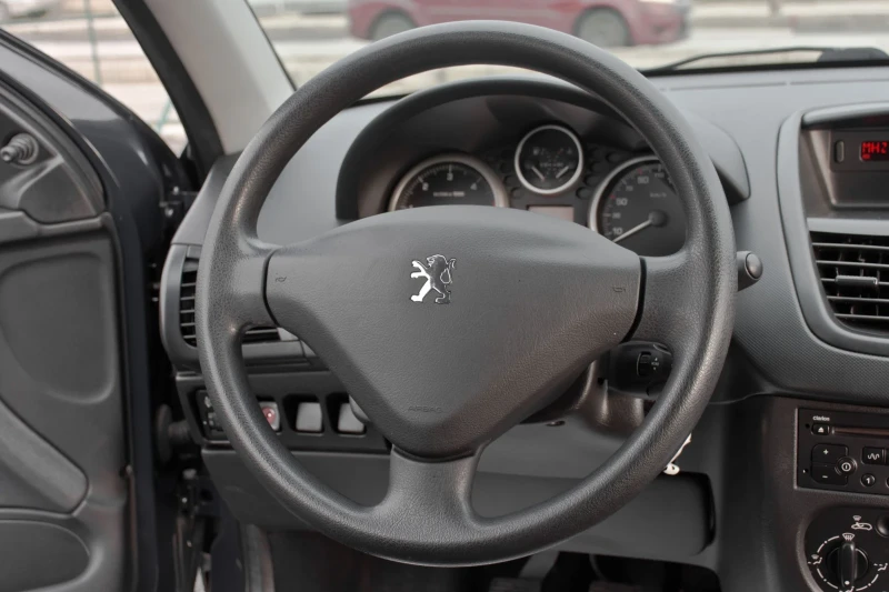 Peugeot 206 1.6 HDI 90ps, снимка 9 - Автомобили и джипове - 48227803