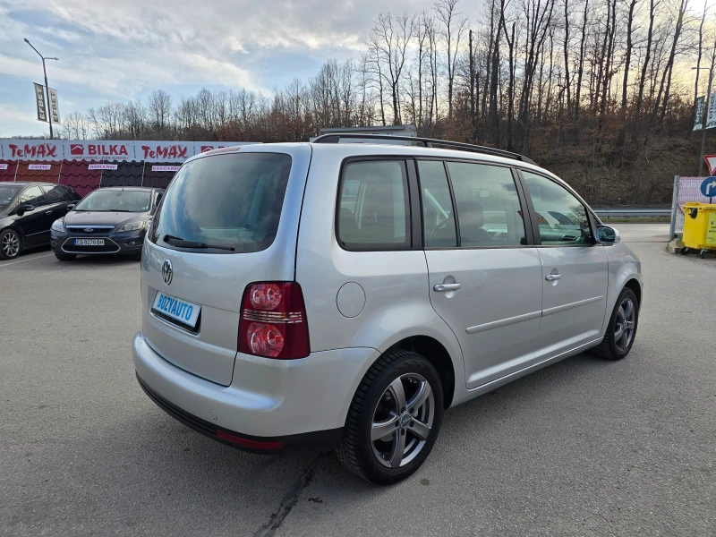 VW Touran 1.6i-102к.с.-7 местен, снимка 4 - Автомобили и джипове - 49453849