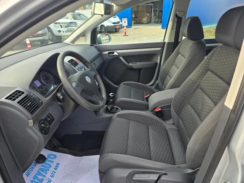 VW Touran 1.6i-102к.с.-7 местен, снимка 13 - Автомобили и джипове - 49453849