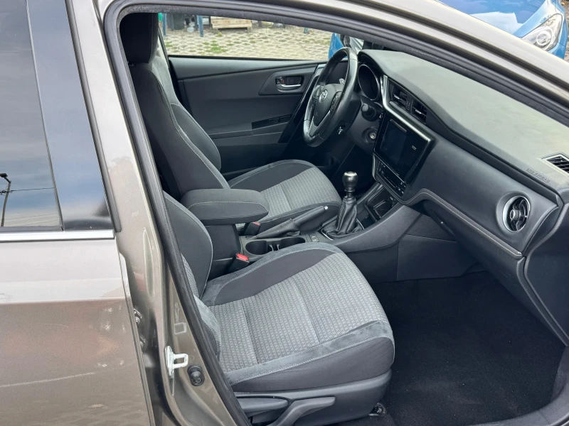 Toyota Auris EDITION S PLUS , снимка 12 - Автомобили и джипове - 51645404