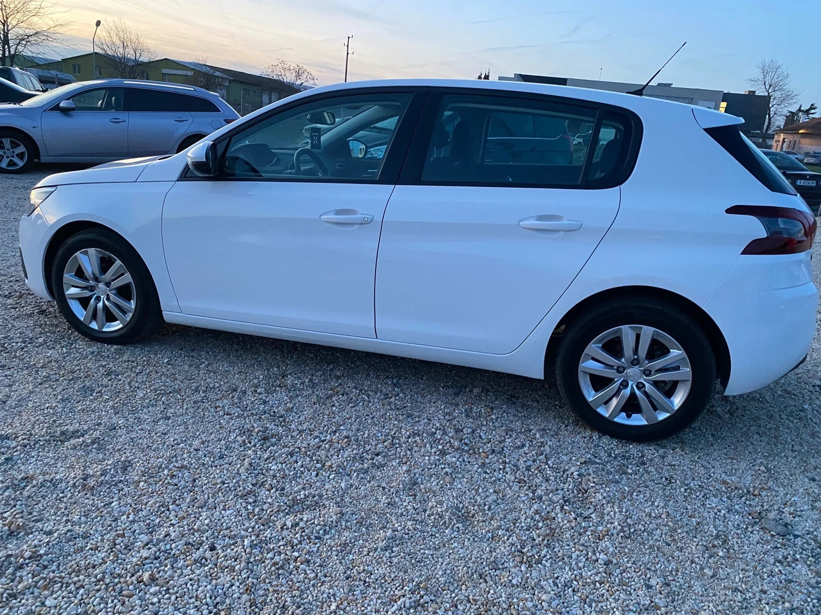 Peugeot 308 1, 5 36хил, NEW LINE  - изображение 4