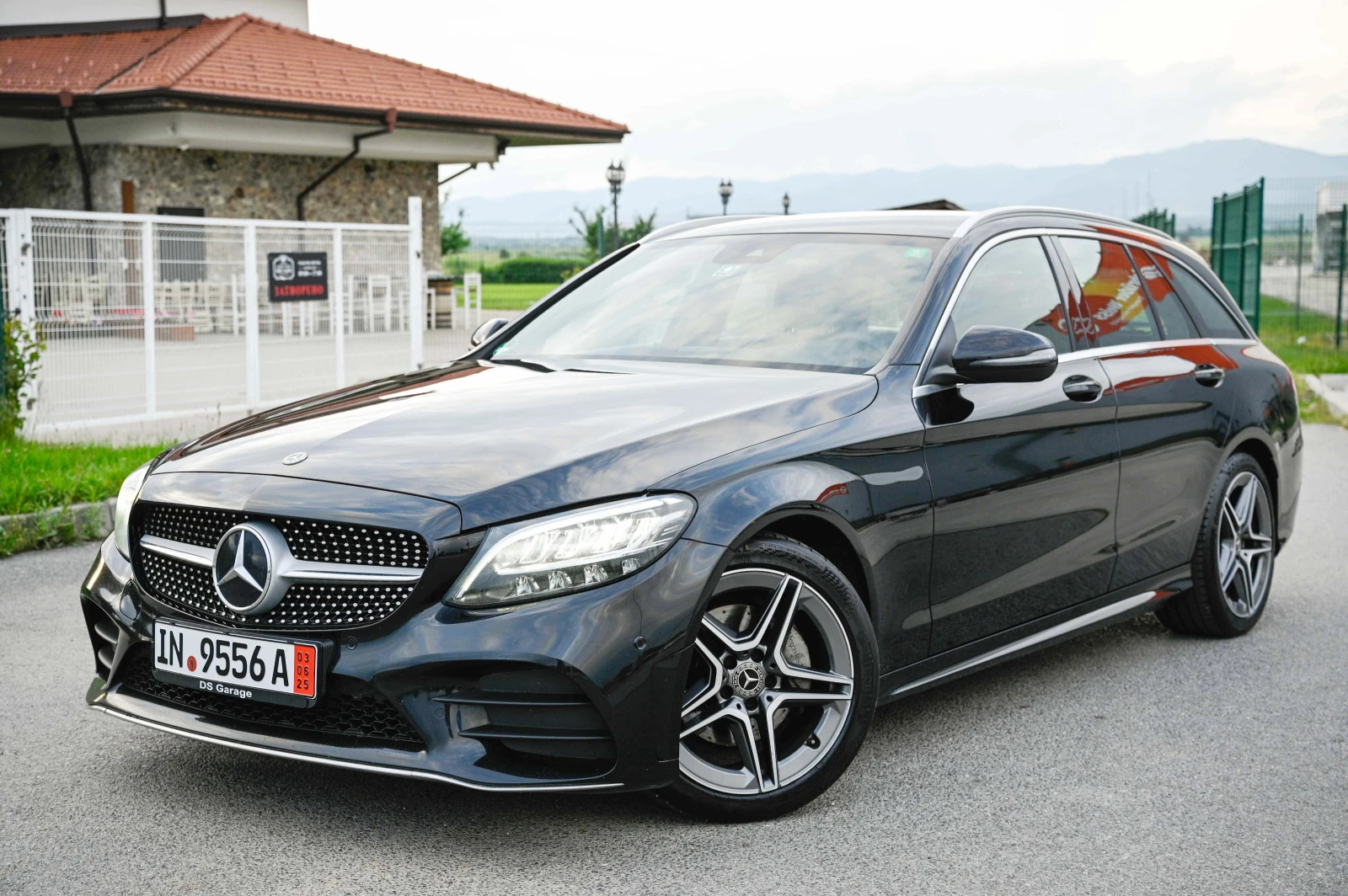 Mercedes-Benz C 220 d* AMG-Line* 9G-tronic* LED* Камера* ПАНОРАМА - изображение 2