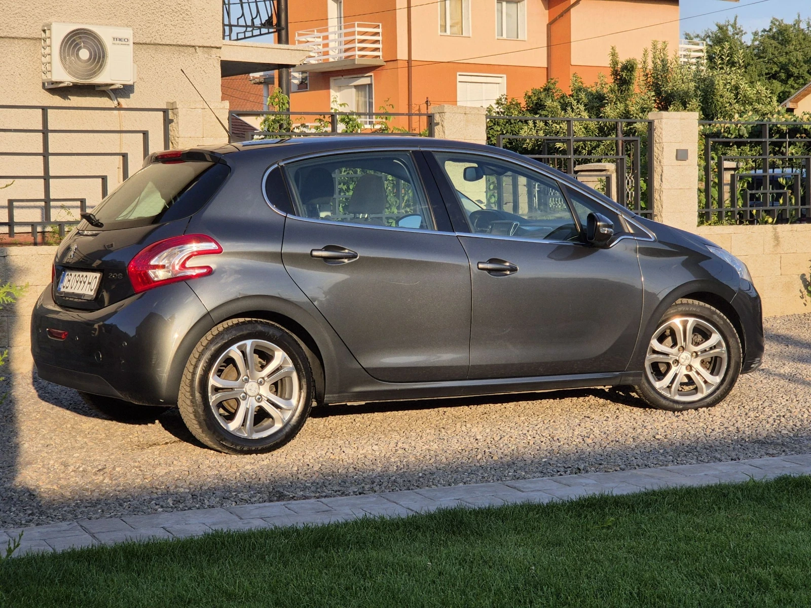 Peugeot 208 1.6 HDI  - изображение 8