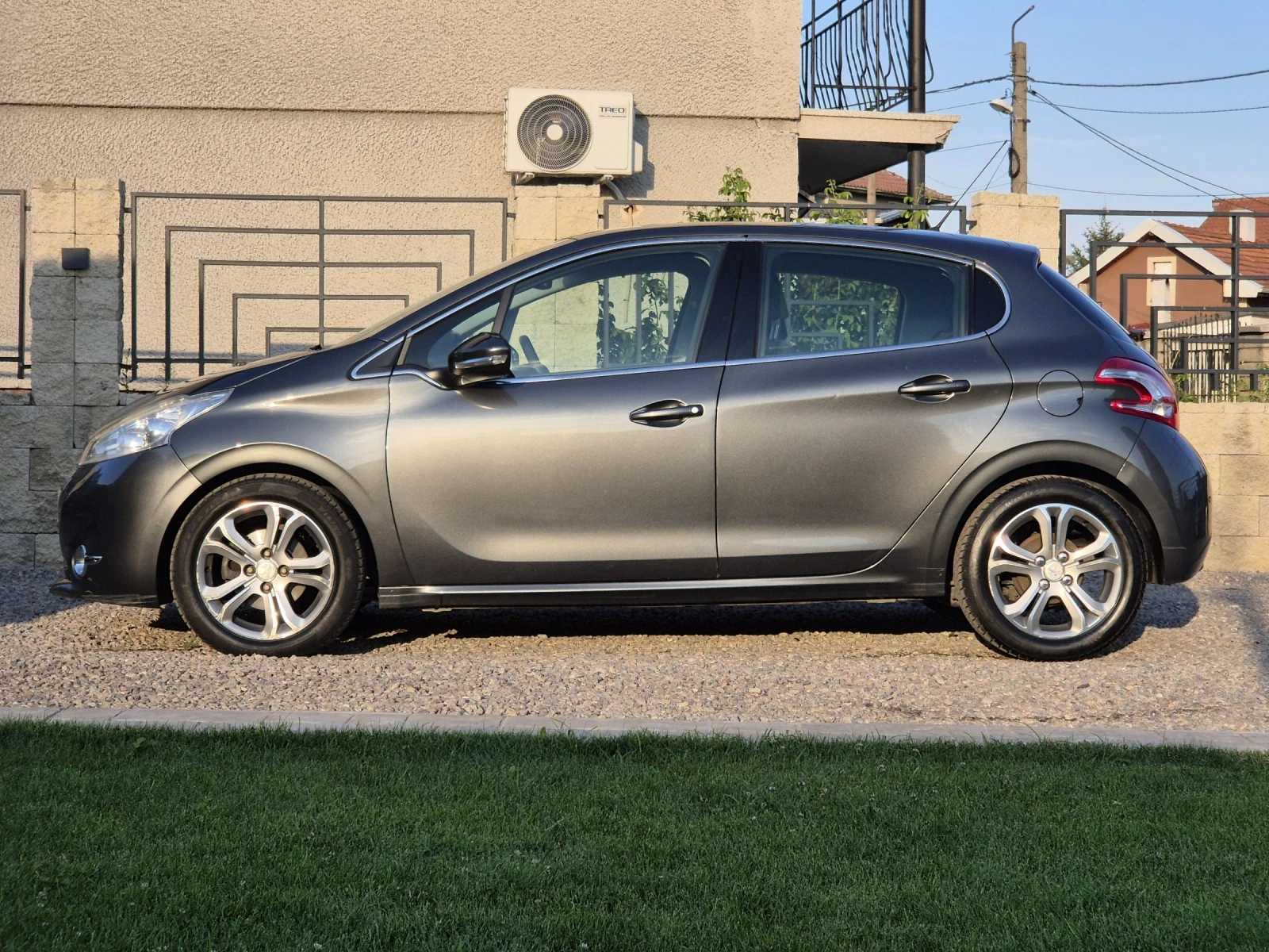 Peugeot 208 1.6 HDI  - изображение 2