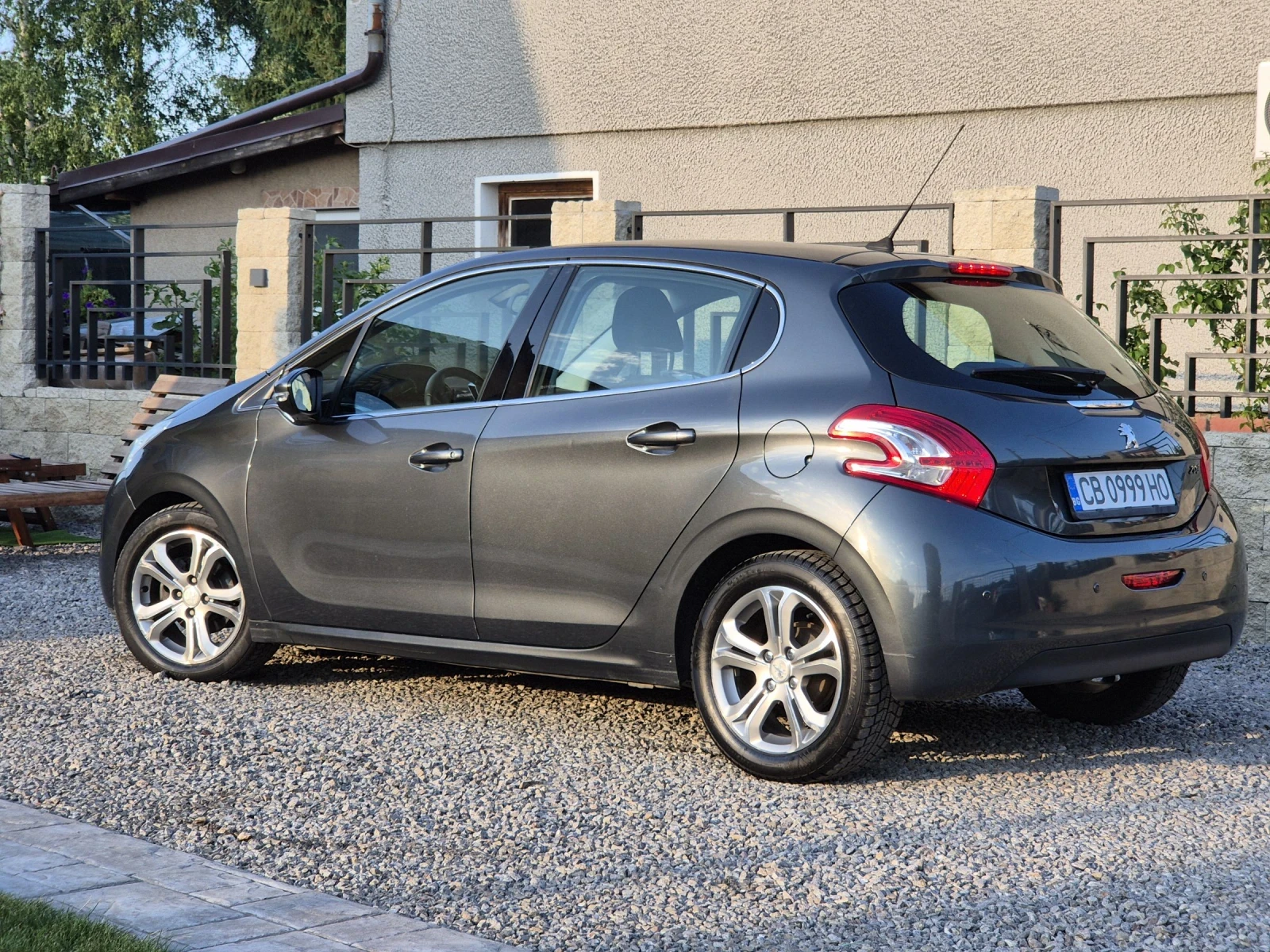 Peugeot 208 1.6 HDI  - изображение 3