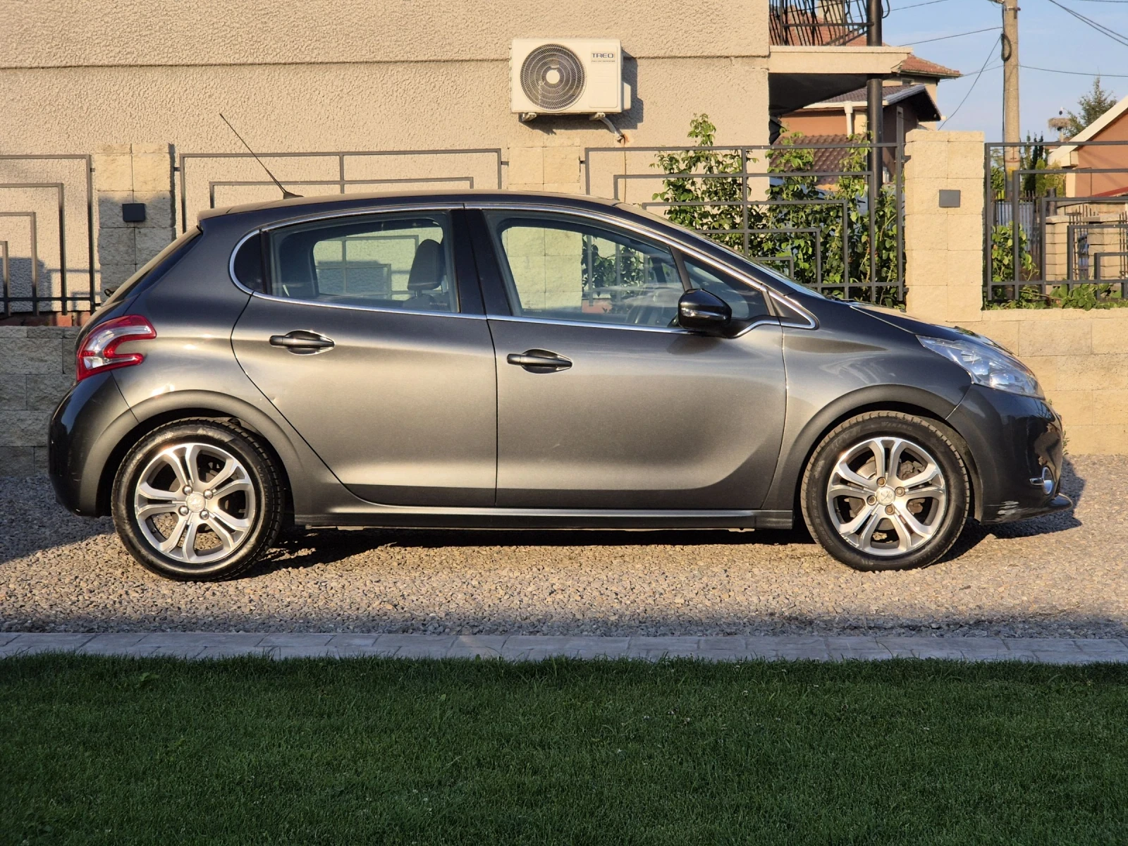 Peugeot 208 1.6 HDI  - изображение 7