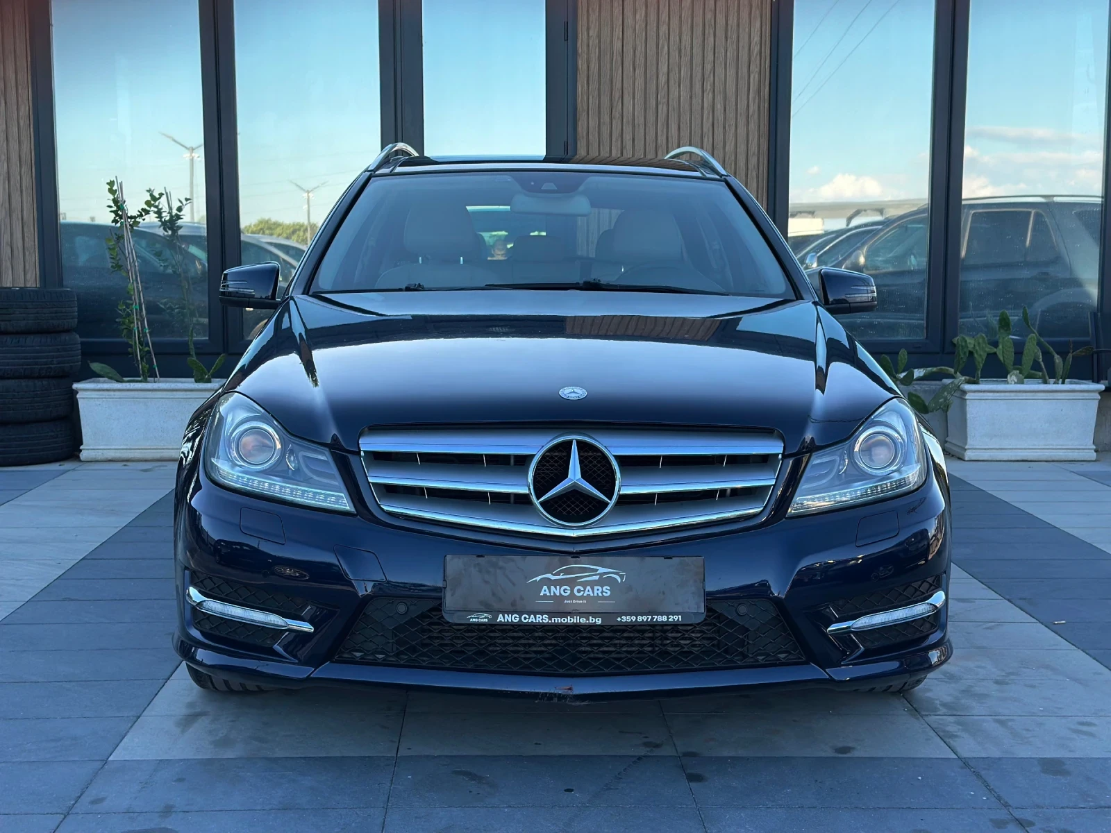 Mercedes-Benz C 200 * AMG LINE* ПАНОРАМА* BlindSpot* Harman* СЕРВИЗНА  - изображение 3