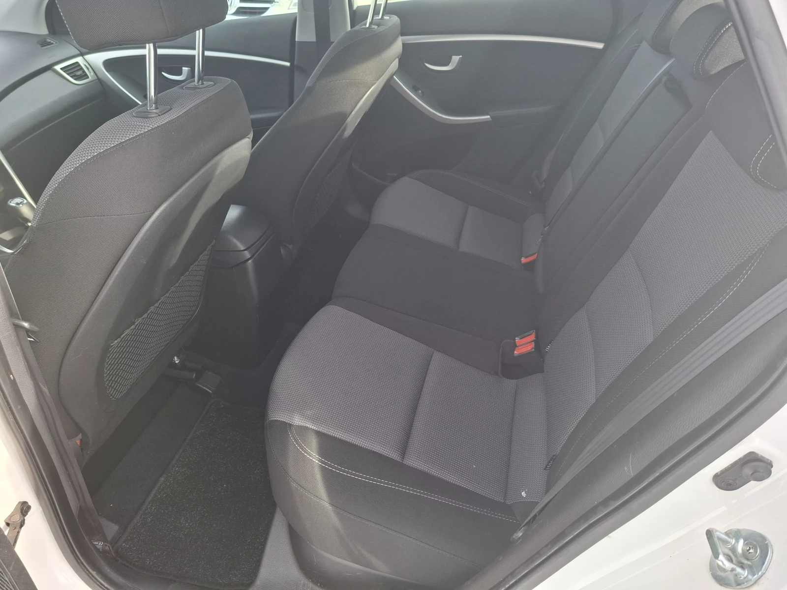 Hyundai I30 1.6CRDI  NAVI | Mobile.bg � ����������� 10