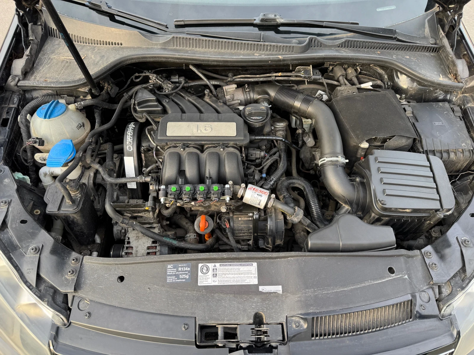 VW Golf 1.6 Фабрична газ / Бензин, снимка 15 - Автомобили и джипове - 53804012