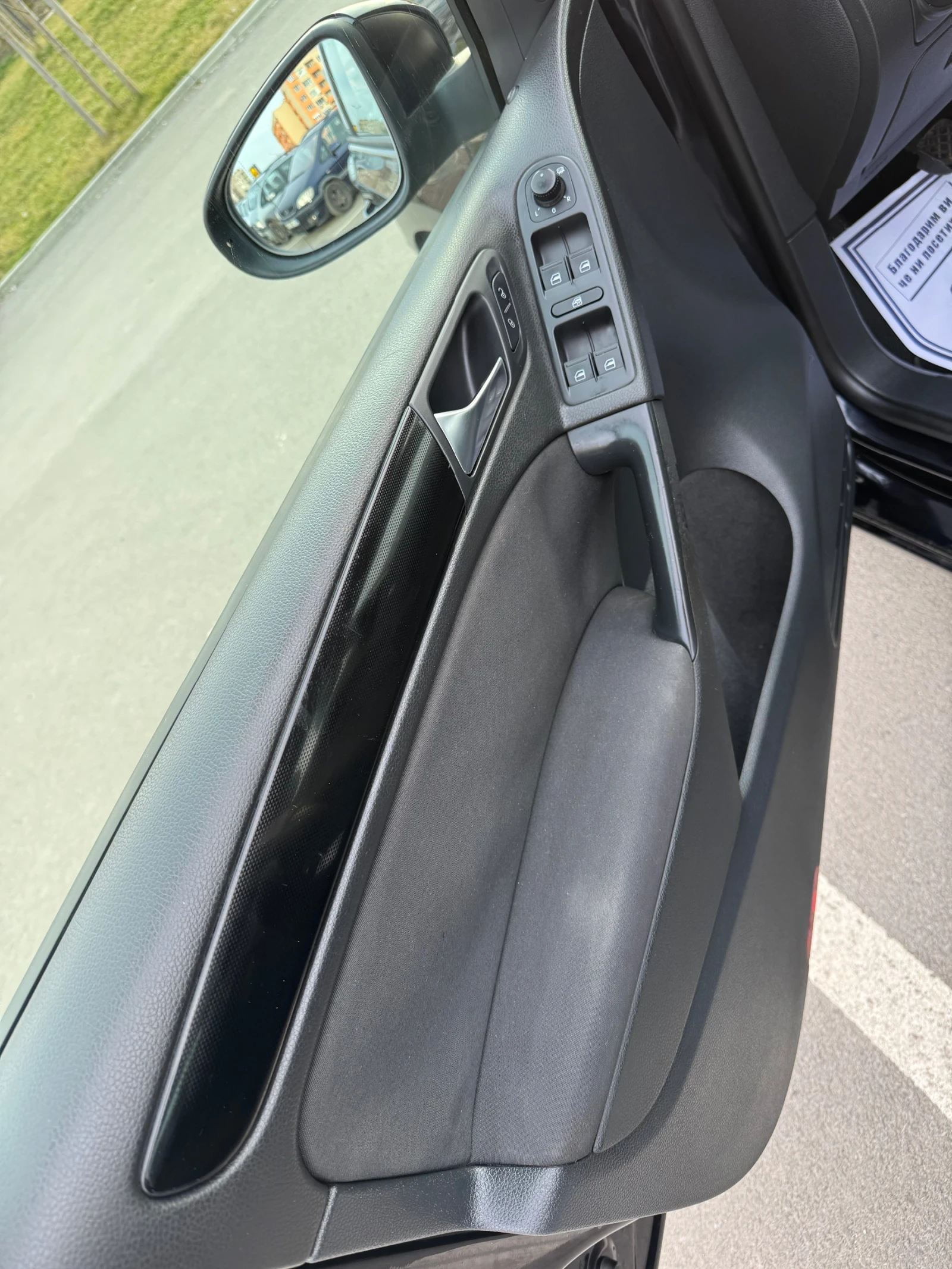 VW Golf 1.6 Фабрична газ / Бензин, снимка 12 - Автомобили и джипове - 53804012