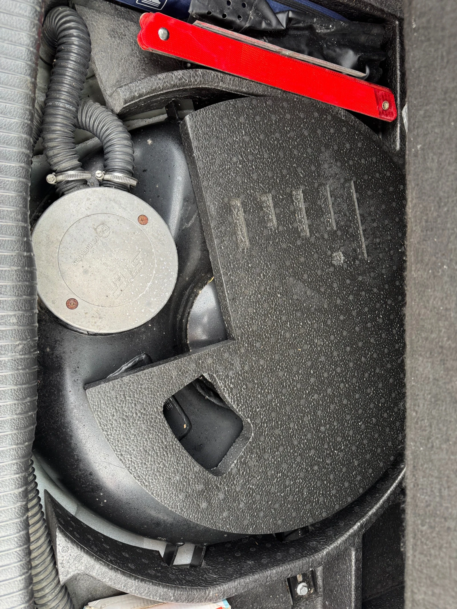 VW Golf 1.6 Фабрична газ / Бензин, снимка 14 - Автомобили и джипове - 53804012