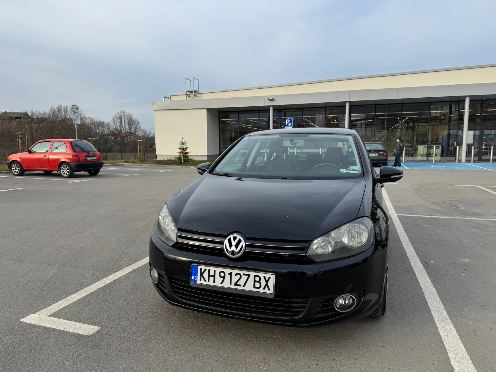 VW Golf 1.6 Фабрична газ / Бензин, снимка 2 - Автомобили и джипове - 53804012