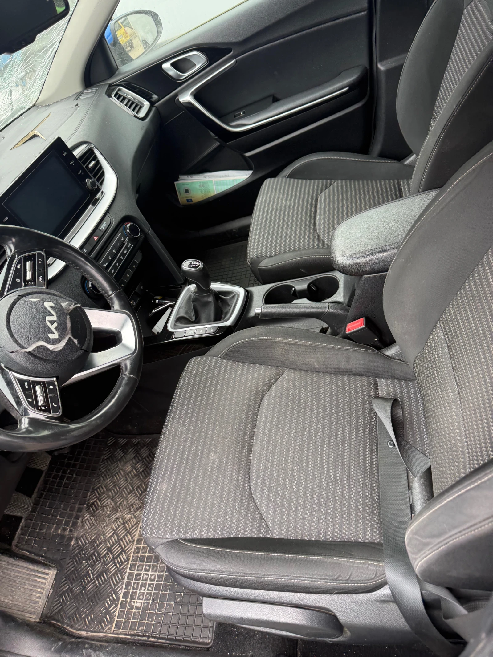 Kia Ceed 1.5 TURBO, снимка 10 - Автомобили и джипове - 53890232