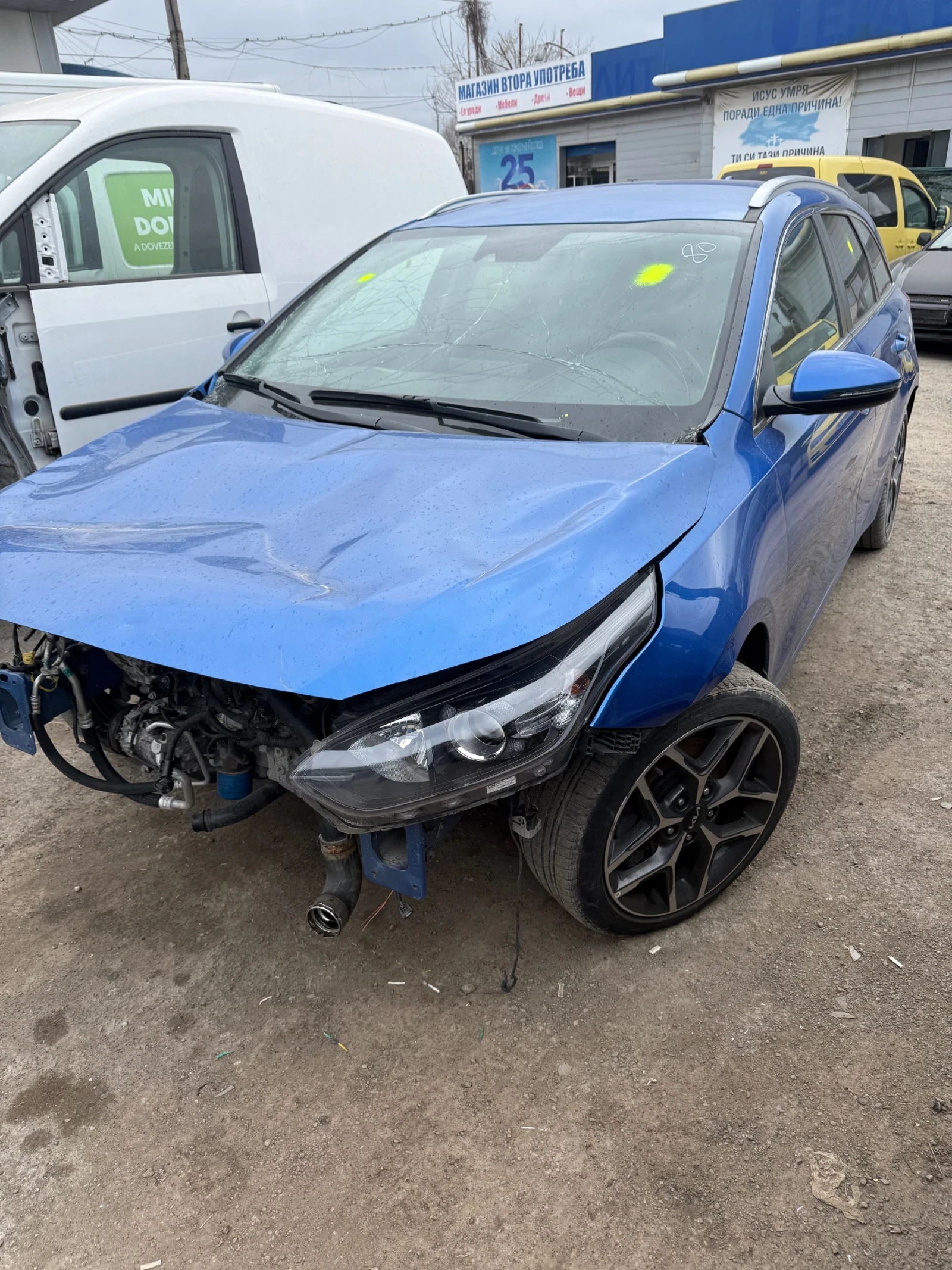 Kia Ceed 1.5 TURBO, снимка 4 - Автомобили и джипове - 53890232