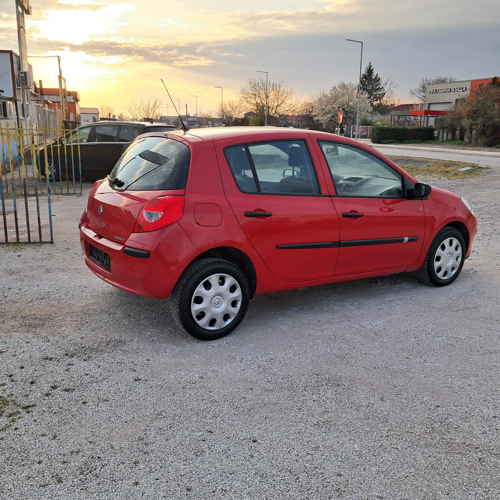 Renault Clio 1.2I, снимка 4 - Автомобили и джипове - 53978598
