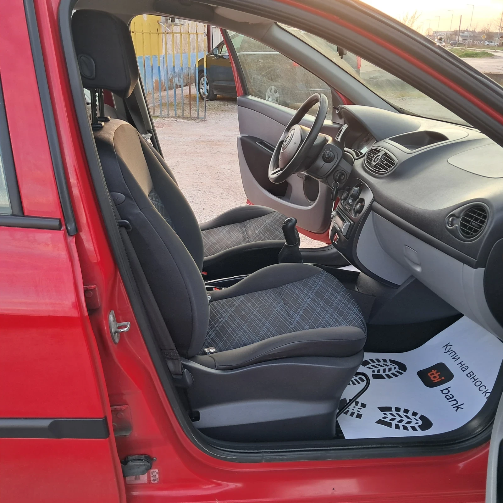 Renault Clio 1.2I, снимка 12 - Автомобили и джипове - 53978598