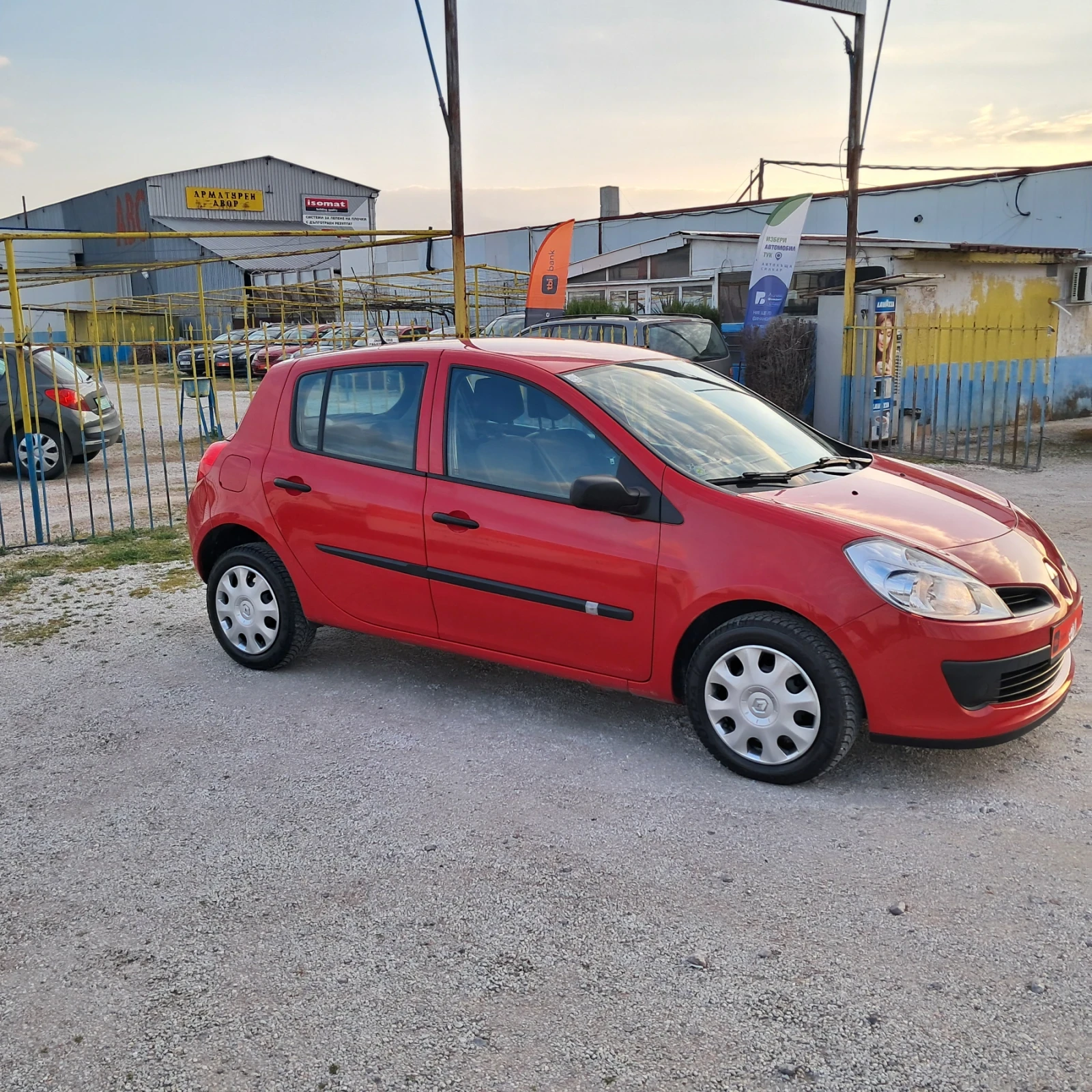 Renault Clio 1.2I, снимка 5 - Автомобили и джипове - 53978598