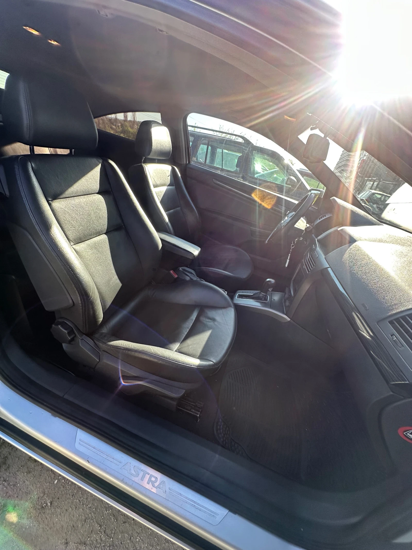 Opel Astra GTC 1.8 / АВТОМАТИК / ГАЗ, снимка 3 - Автомобили и джипове - 54335306