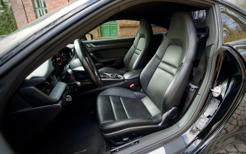 Porsche 911 Carrera 4, снимка 5 - Автомобили и джипове - 54515295