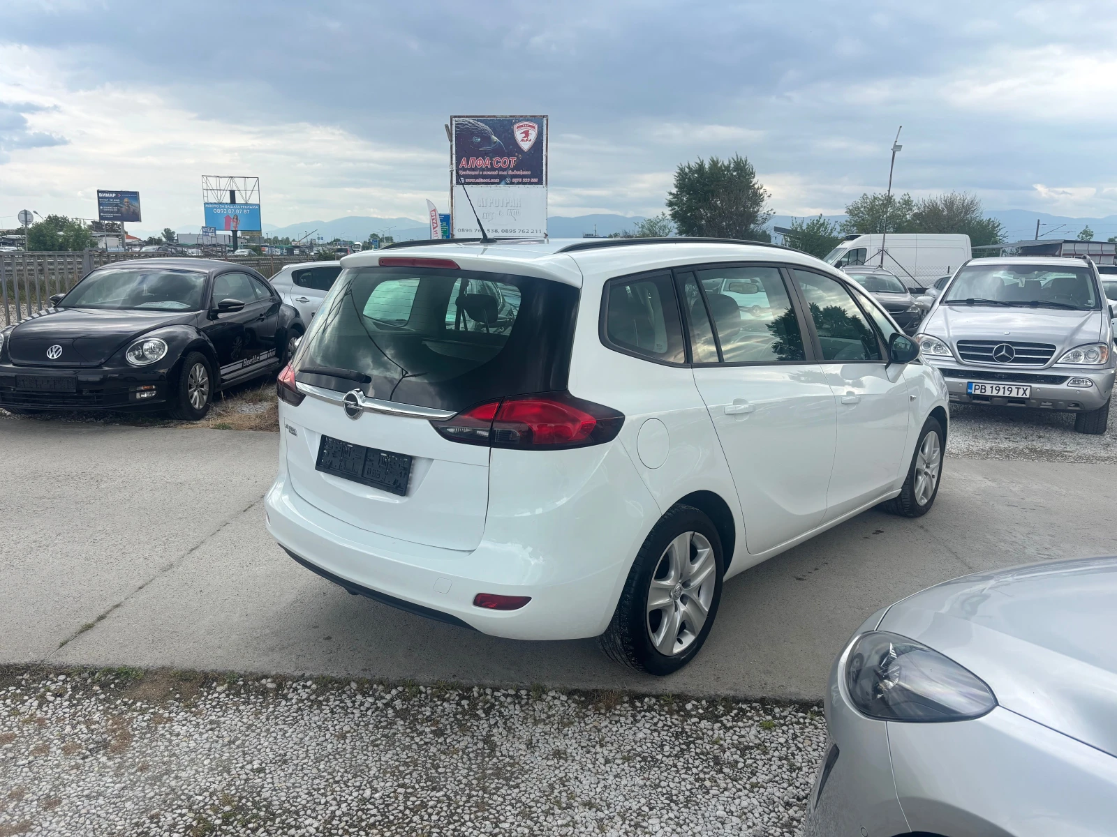 Opel Zafira 1.4i / Tourer, снимка 3 - Автомобили и джипове - 54528643