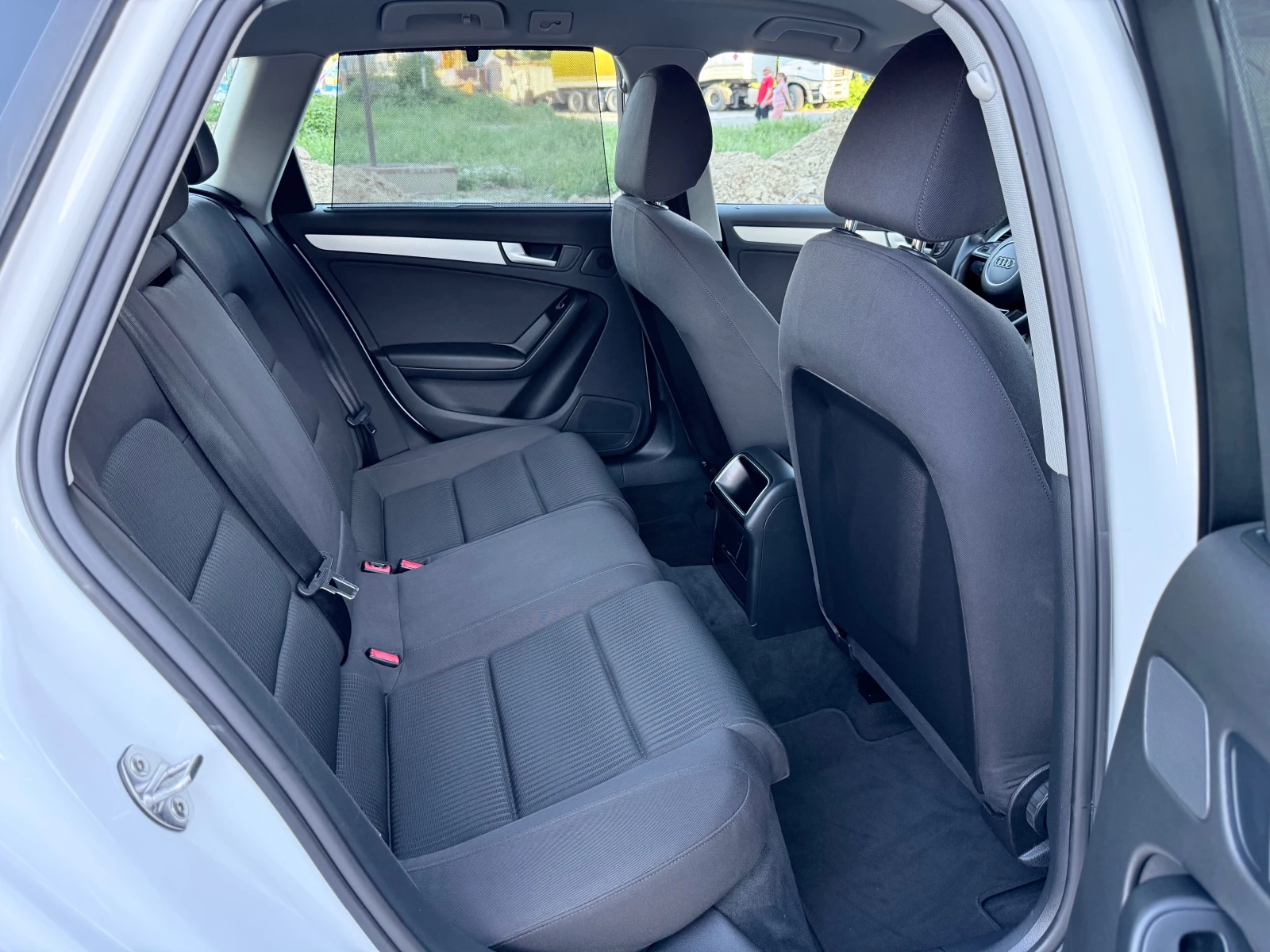 Audi A4 2.0TDI* Navi* Facelift* LED* BiXenon* Euro5B* , снимка 9 - Автомобили и джипове - 54707262