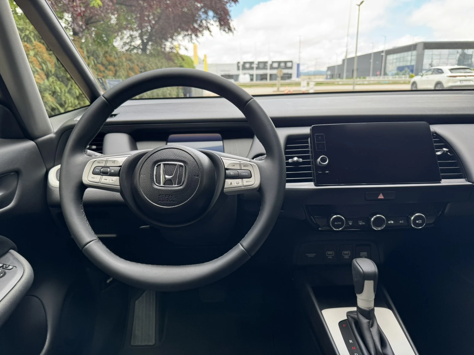 Honda Jazz 1.5 i-MMD Hybrid Elegance, снимка 13 - Автомобили и джипове - 54749159