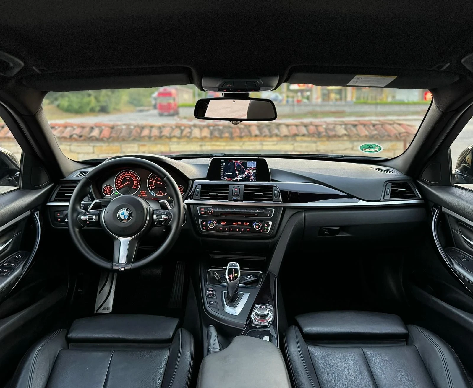 BMW 320, снимка 8 - Автомобили и джипове - 54752272