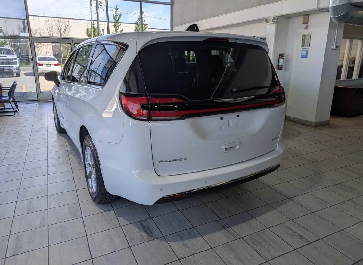 Chrysler Pacifica TOURING L * ПОДГРЕВ * КАМЕРА * CARFAX * , снимка 4 - Автомобили и джипове - 54929116