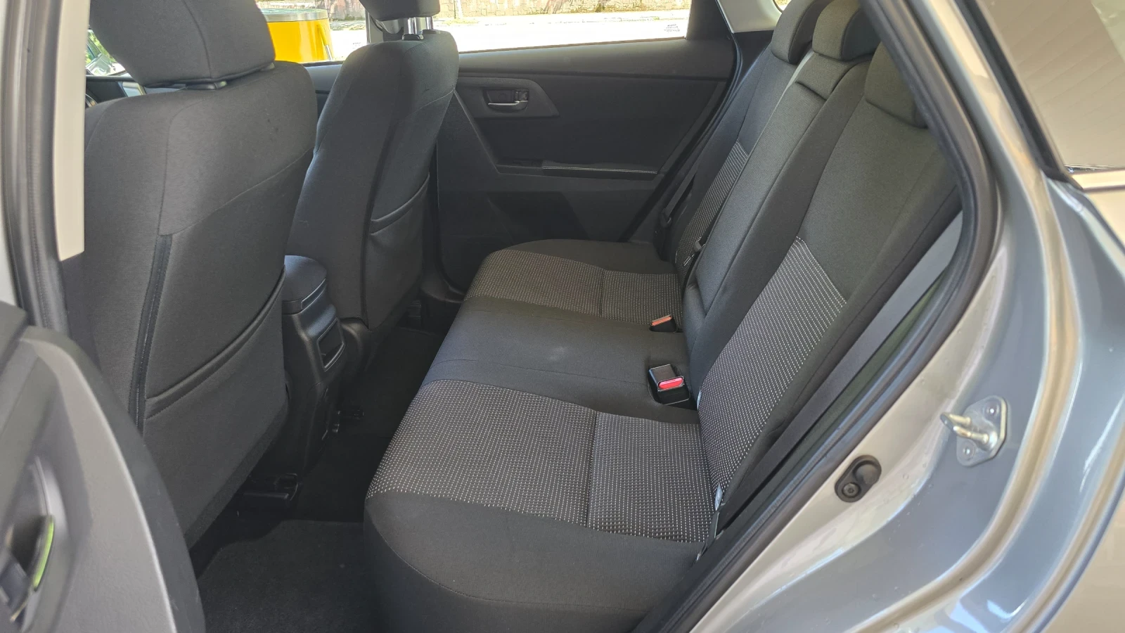 Toyota Auris 1.6i ШВЕЙЦАРИЯ , снимка 9 - Автомобили и джипове - 55035869