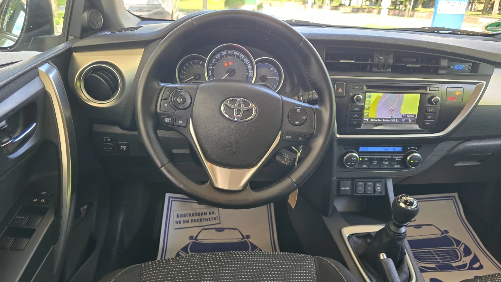 Toyota Auris 1.6i ШВЕЙЦАРИЯ , снимка 11 - Автомобили и джипове - 55035869