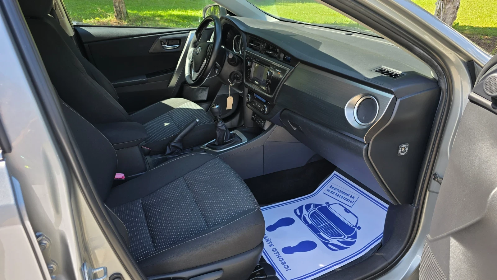 Toyota Auris 1.6i ШВЕЙЦАРИЯ , снимка 10 - Автомобили и джипове - 55035869