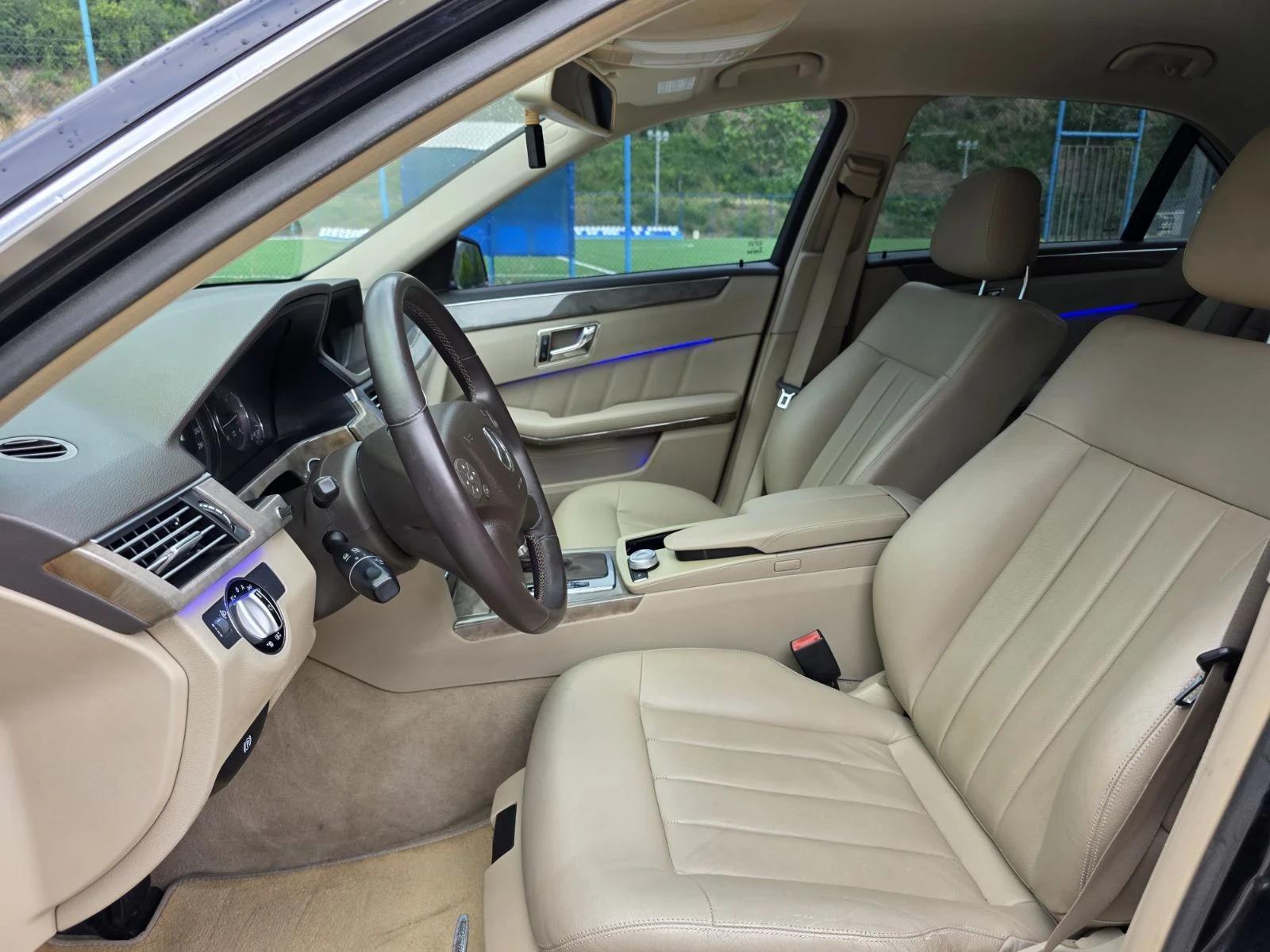 Mercedes-Benz E 250 Топ състояние Само на 165 000 реални доказуеми, снимка 14 - Автомобили и джипове - 55250792