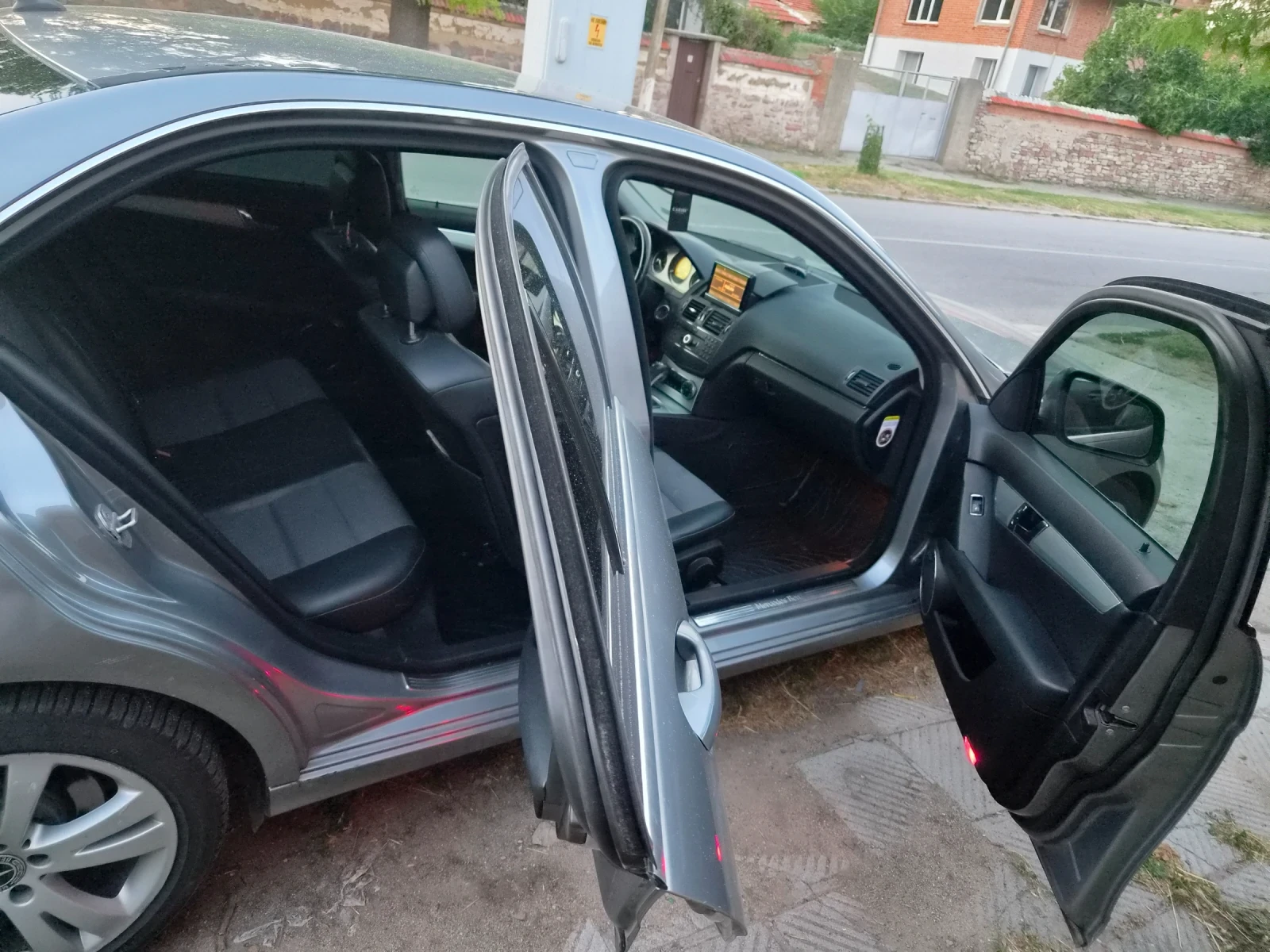 Mercedes-Benz C 220 2.2, снимка 6 - Автомобили и джипове - 55327286