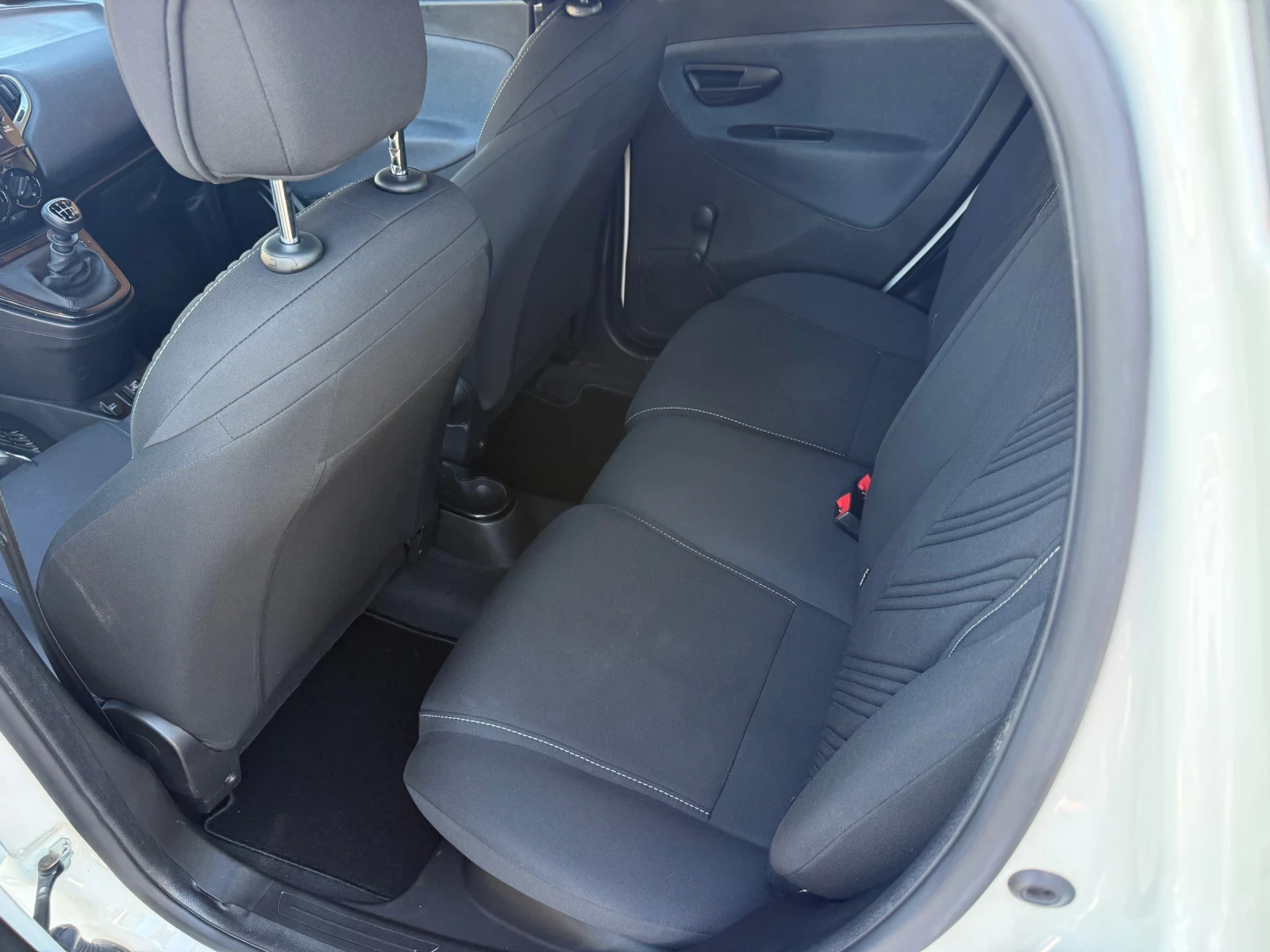 Lancia Ypsilon 1.0i hybrid+ ГАЗ, снимка 12 - Автомобили и джипове - 55674425