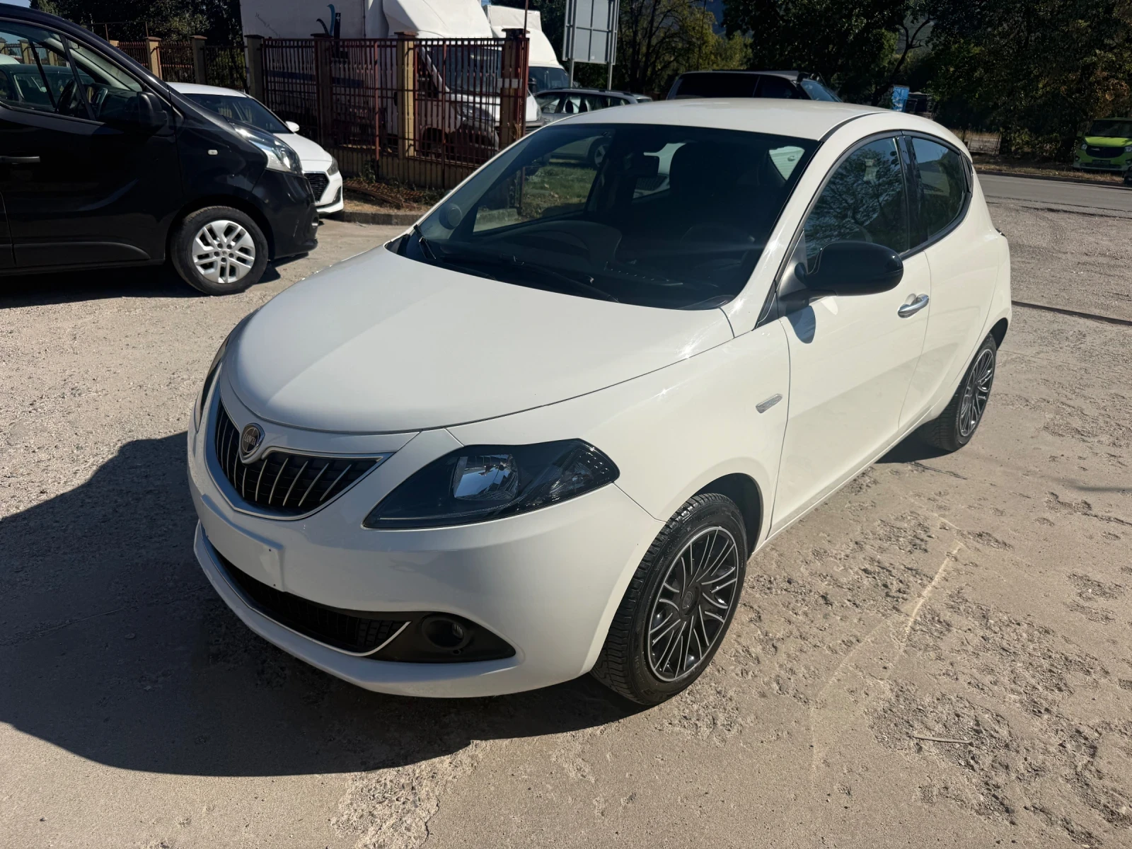 Lancia Ypsilon 1.0i hybrid+ ГАЗ